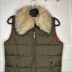Levi’s Duck Down & Feather Puffer Vest